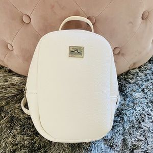 ✨🤍Jessica Moore White Backpack Purse✨🤍NWOT🤍✨